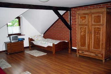 Polska Privát Skidzin, Zewnątrz